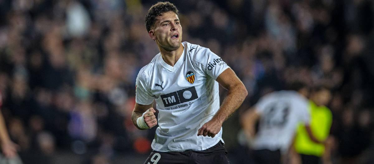 意甲战报：乌迪内斯取胜，特奥梅开二度